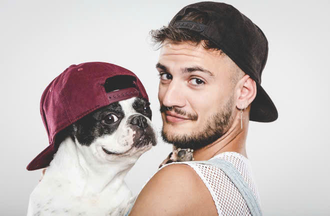 Một nghiên cứu năm 2004 cho thấy thời gian một người sở hữu con chó của họ không ảnh hưởng tới sự giống nhau giữa chủ và chó; những người tham gia cũng thành công trong việc chọn ra các cặp chủ chó bất kể những cặp đó đã ở bên nhau bao lâu. Điều đó cho thấy rằng ngay từ đầu mọi người đang chọn những con chó trông giống họ. (Ảnh: Discover Magazine)