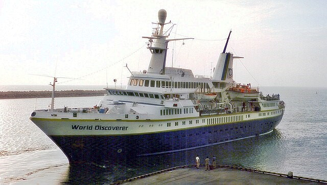 10. MS World Discoverer: MS World Discoverer là một tàu du lịch của Đan Mạch được chế tạo vào năm 1974. Khi đang chở hành khách trên một chuyến du ngoạn vào năm 2000, tàu đã đâm vào một tảng đá ở Quần đảo Solomon và chìm xuống. Một tín hiệu cấp cứu đã được phát đi nhanh chóng và toàn bộ thủy thủ đoàn cùng hành khách đã được hộ tống an toàn. Ảnh:Wikipedia