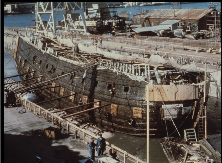 Mãi đến năm 1961, xác tàu đắm mới được thu hồi thành công, bao gồm hàng nghìn hiện vật. Thân tàu được tìm thấy còn nguyên vẹn một cách đáng kinh ngạc và sau một số lần phục chế, con tàu hiện là một điểm thu hút khách du lịch nổi tiếng của Thụy Điển, với hơn 22 triệu du khách cho đến nay. Ảnh:The Society For Nautical Research