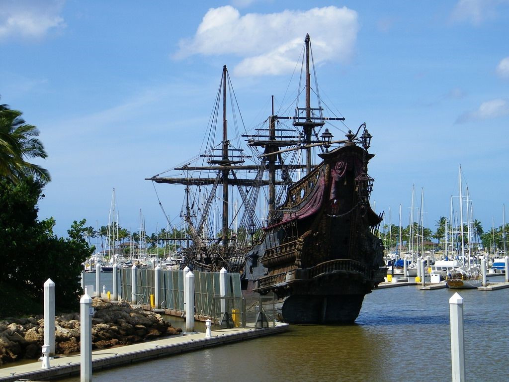 Năm 1996, người ta phát hiện ra xác tàu Queen Anne's Revenage, cách bờ biển Atlantic Beach, Bắc Carolina khoảng một dặm. Cho đến nay, 31 khẩu pháo đã được phát hiện và hơn 1/4 hiện vật đã được thu hồi. Ảnh:ThoughtCo