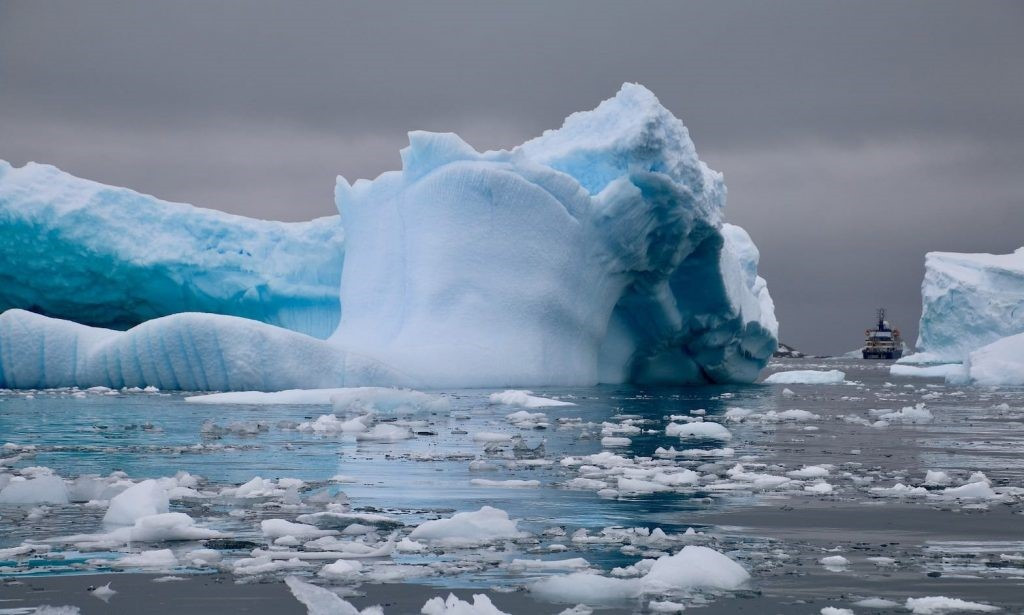 4. Dome Argus, Cao nguyên Nam Cực: -82,5°C.Năm 2018, một nhóm tại Đại học Colorado ở Boulder đã sử dụng công nghệ lập bản đồ hồng ngoại để xác định các khu vực ở phía đông Nam Cực, nơi nhiệt độ có thể giảm xuống dưới -90°C. Những khu vực này xuất hiện ở các vùng trũng địa hình nông gần phần cao nhất của tảng băng, ở độ cao từ 3.800 đến 4.050m và Dome Argus là một trong những ứng cử viên hàng đầu.Ảnh:European University Institute