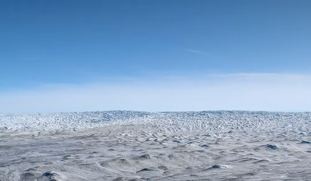 7. Trạm nghiên cứu Klinck, Greenland: -69,4°C .Greenland, hòn đảo lớn nhất thế giới, có dân cư thưa thớt, do có một lớp băng khổng lồ bao phủ phần lớn đất liền.Ảnh:Polarjournal