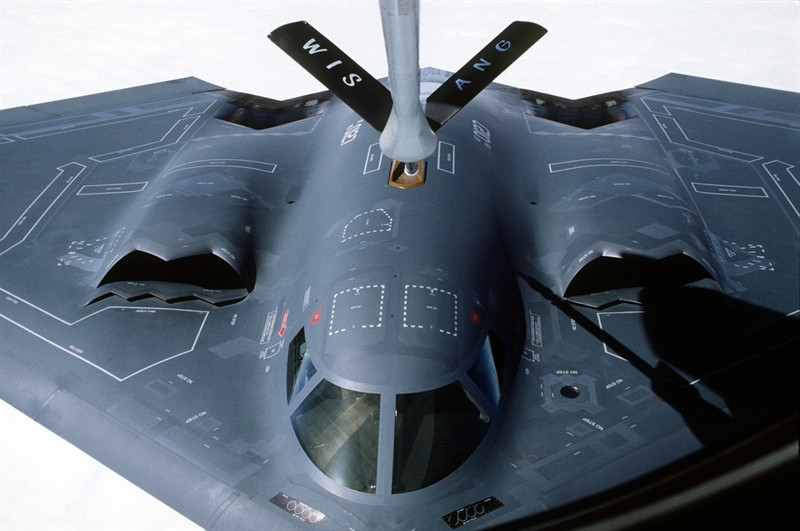 Thậm chí trong khoang chứa bom của máy bay còn có thể trang bị thêm các hệ thống trinh sát, hệ thống điều khiển và hệ thống thông tin liên lạc. Thiết kế của loại máy bay này được tối ưu hóa hết mức tạo điều kiện thuận lợi cho việc hiện đại hóa về sau.