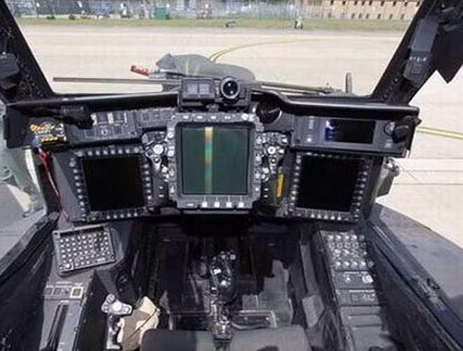 AH-64E là thế hệ trực thăng tấn công hạng nặng mới nhất được phát triển trên huyền thoại Apache của Mỹ.