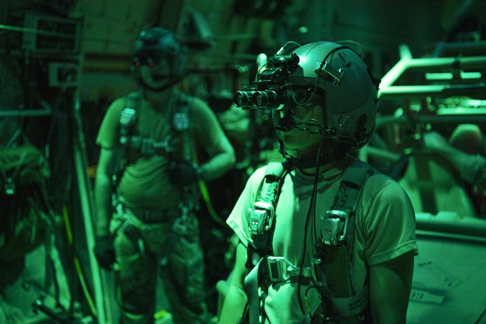 Có diện tích chỉ 23.000 mét vuông nhưng Djibouti lại nằm ở vị trí mang tính chiến lược cực kỳ cao đó là ở eo biển Bab al Mandab - eo biển nối thẳng vào Kênh đào Suez - nơi có nhiều tàu bè qua lại bậc nhất thế giới. Nguồn ảnh: QQ.