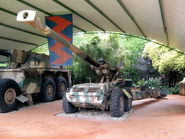 Đây là một loại pháo có thiết kế cực kỳ sáng tạo, nó có được khả năng cơ động tương đối tốt với hệ thống bánh truyền động được thiết kế cân bằng. Ngoài ra, tầm bắn của khẩu pháo này cũng khá hiệu quả. Nguồn ảnh: Militaryacc.