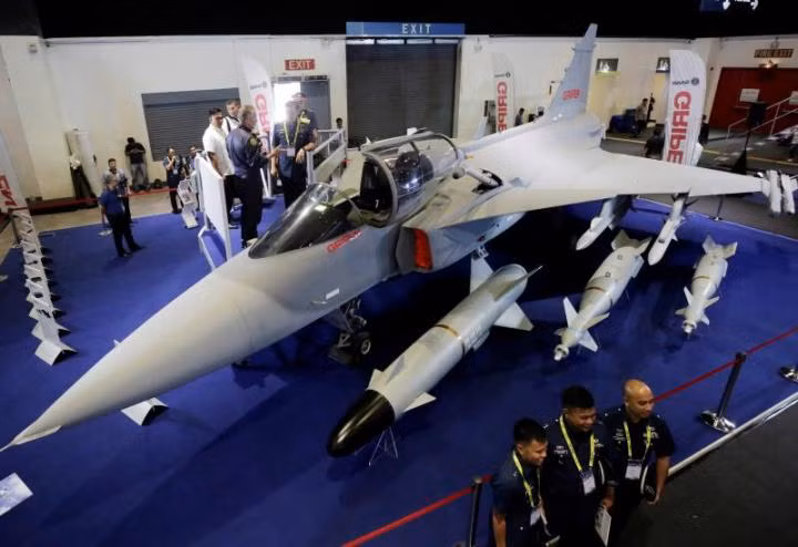 Với Philippines, sau cuộc tấn công khủng bố ở Marawi, nước này đang rất mạnh tay chi tiền để nâng cấp vũ khí. Nhận thấy điều đó, nhiều nước trên thế giới đã mang các loại vũ khí hiện đại nhất của mình tới Philippines để chào hàng. Nguồn ảnh: Haocing.