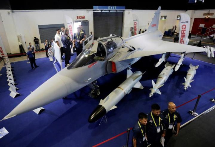 Với Philippines, sau cuộc tấn công khủng bố ở Marawi, nước này đang rất mạnh tay chi tiền để nâng cấp vũ khí. Nhận thấy điều đó, nhiều nước trên thế giới đã mang các loại vũ khí hiện đại nhất của mình tới Philippines để chào hàng. Nguồn ảnh: Haocing.