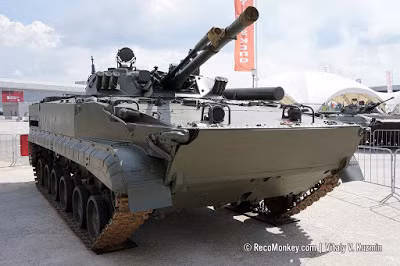 Tại triển lãm quốc phòng ADAS 2018 vừa được tổ chức tại Malina hồi cuối tháng 9 vừa rồi, có thể thấy một loạt các thiết bị quân sự thuộc hàng "khủng" như máy bay Su-35, huấn luyện cơ Yak-130, trực thăng Mi-35M, thiết giáp lưỡng cư BMP-3,... Nguồn ảnh: Defense.