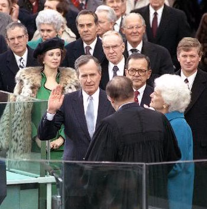 Nhung dau moc quan trong trong cuoc doi Bush 'cha'-Hinh-8