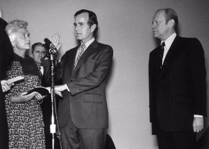 Nhung dau moc quan trong trong cuoc doi Bush 'cha'-Hinh-6