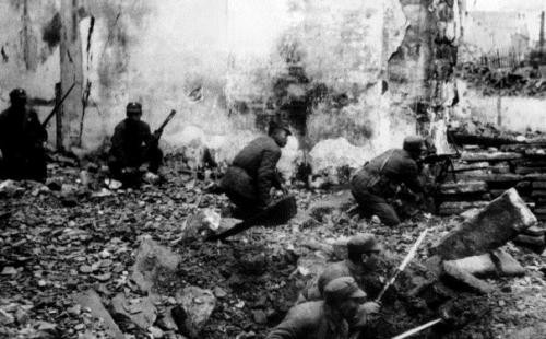 Trong trận chiến này, quân đội của Quốc dân Đảng có tổng cộng 240.000 quân với khoảng 30 sư đoàn tổng cộng. Phía Nhật chỉ huy động một quân đoàn duy nhất với quân số vào khoảng 100.000 quân cùng 12 tàu chiến, 100 máy bay và khoảng 100 tàu cao tốc. Nguồn ảnh: Weibo.