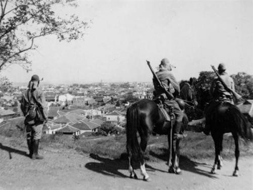 Trong cuộc chiến tranh Trung - Nhật này, tổng cộng quân Nhật đã bốn lần tấn công vào Trường Sa nhằm khuất phục thành phố giàu có này dưới vó ngựa và lưỡi lê của mình. Trận chiến Trường Sa lần thứ nhất diễn ra vào ngày 17/9/1939 và kéo dài tới ngày 6/10/1939. Nguồn ảnh: Weibo.