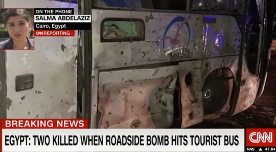 Hình ảnh được CNN ghi lại cận cảnh mạn phải của chiếc xe bus - nơi hứng toàn bộ sức công phá từ vụ nổ với nhiều lỗ thủng chi chít do bi sắt và đinh nhọn bay ra. Nguồn ảnh: CNN.