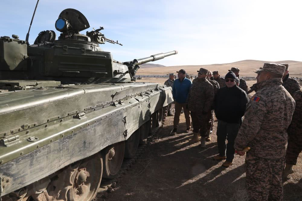 Trong các năm từ 2011 tới 2015, Quân đội Mông Cổ đã nhận được 100 xe tăng chiến đấu chủ lực T-72A, 40 thiết giáp BTR-80M và 20 thiết giáp BTR-80. Nguồn ảnh: Oikon.