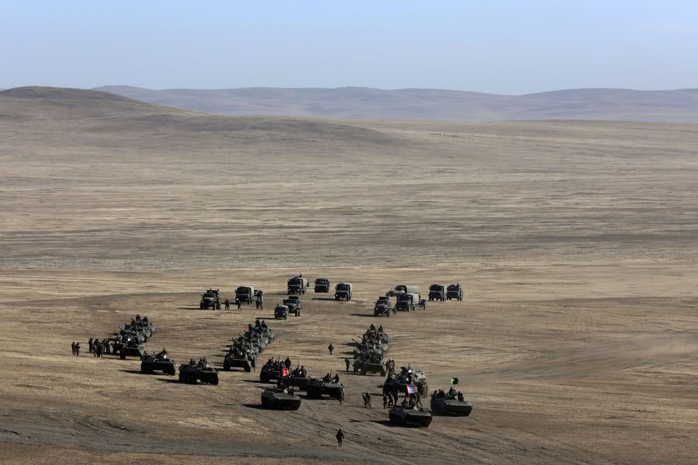 10 binh lính trong Lữ đoàn Đặc nhiệm Số 16 đã từng được tặng thưởng giải thưởng Anh hùng Mông Cổ. Hầu như mọi trang thiết bị vũ khí cá nhân hiện đại nhất của Mông Cổ đều xuất hiện trong trang bị của Lữ đoàn Đặc nhiệm này. Nguồn ảnh: Oikon.