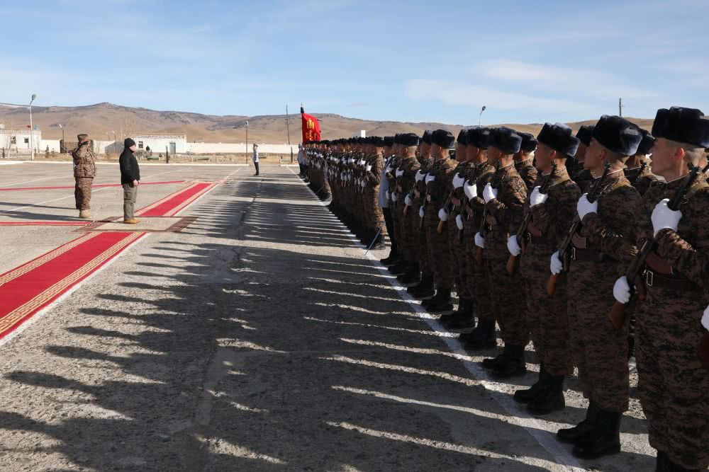 Tới năm 2015, Quân đội Mông Cổ lại nhận được một lô hàng các loại xe bọc thép bốn bánh từ phía Mỹ. Nguồn ảnh: Oikon.