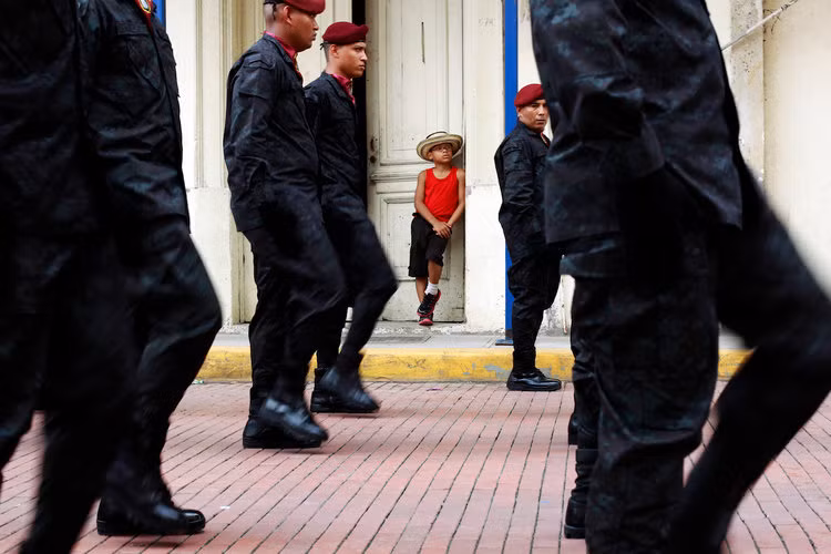 Panama có dân số 3,8 triệu người và có 34.000 quân thường trực. Đất nước này chi tới 145 triệu USD ngân sách quốc phòng mỗi năm nhưng không có bất cứ một chiến đấu cơ nào, không có một xe tăng nào và chỉ có 20 tàu chiến (ca-nô) các loại. Nguồn ảnh: BI.