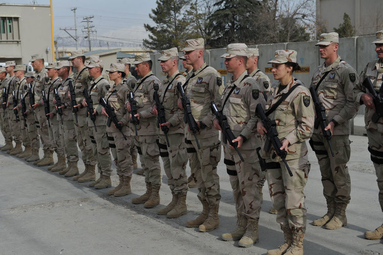 Bosnia and Herzegovina đứng ở vị trí kế tiếp trong bảng xếp hạng những lực lượng quân đội yếu nhất thế giới với 12.750 quân thường trực trên tổng số gần 4 triệu dân. Quốc gia này có tới 150 xe tăng chiến đấu chủ lực nhưng không có máy bay chiến đấu và cũng không có hải quân. Ngân sách quốc phòng của đất nước này là 250 triệu USD. Nguồn ảnh: BI.