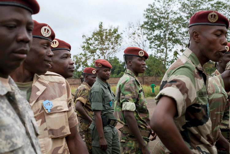 Cộng hoà Trung Phi thậm chí còn chi ngân sách quốc phòng ít hơn nữa, chỉ 18,5 triệu USD mỗi năm cho 5800 lính thường trực của nước này. Cộng hoà Trung Phi cũng không có máy bay chiến đấu, không có lực lượng hải quân và chỉ có bốn xe tăng tấn công chủ lực. Nguồn ảnh: BI.
