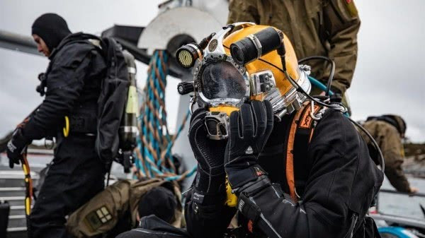 Phía Na Uy hiện vẫn chưa cho biết liệu họ sẽ sử dụng phương pháp nào để trục vớt khu trục hạm này lên và liệu rằng sau khi trục vớt được, KNM Helge Ingstad còn hoạt động lại được hay không. Nguồn ảnh: QQ.