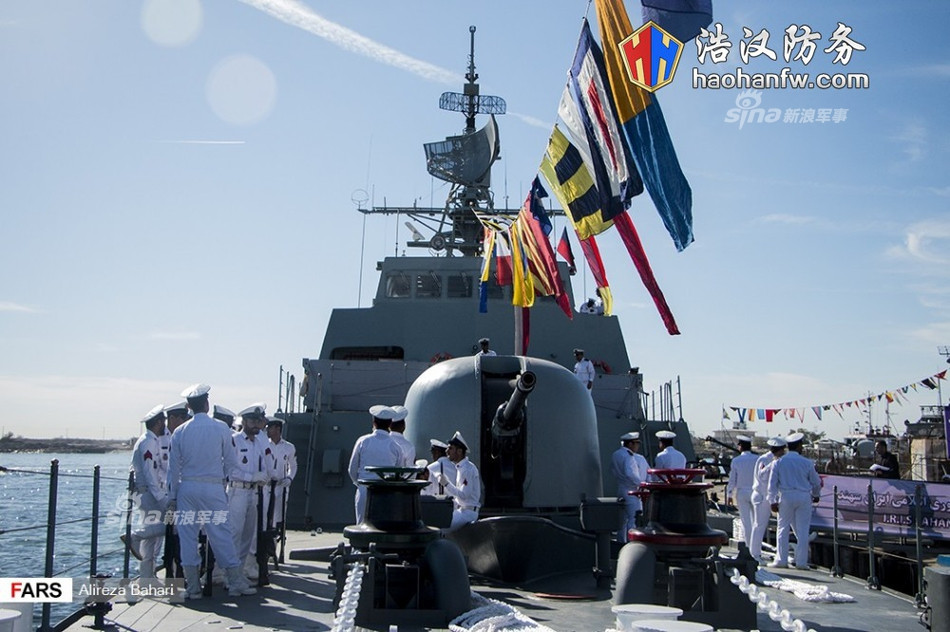 Ngoài ra, con tàu còn có 4 tên lửa hải đối không Sayyad 2 có tầm phóng 60-120km được Iran cải tiến trên cơ sở tên lửa SM-1MR của Mỹ. Loại vũ khí này được đặt trong bệ phóng cố định ngay sau tháp pháo Fajr-27. Nguồn ảnh: Haohanfw.