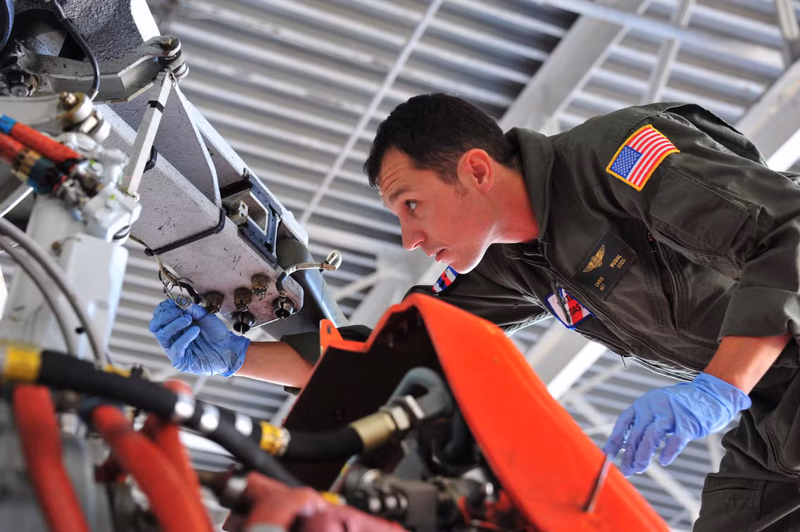 Có giá rất rẻ chỉ 9 triệu USD cho mỗi chiếc. Hãng sản xuất liên doanh Mỹ - châu Âu American Eurocopter hiện đã lắp ráp được tổng cộng 102 chiếc trực thăng loại này. Nguồn ảnh: BI.