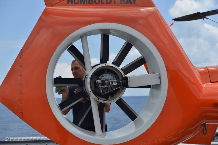 Cánh quạt đuôi của trực thăng MH-65 có cấu tạo cực kỳ đặc biệt. Nguồn ảnh: BI.