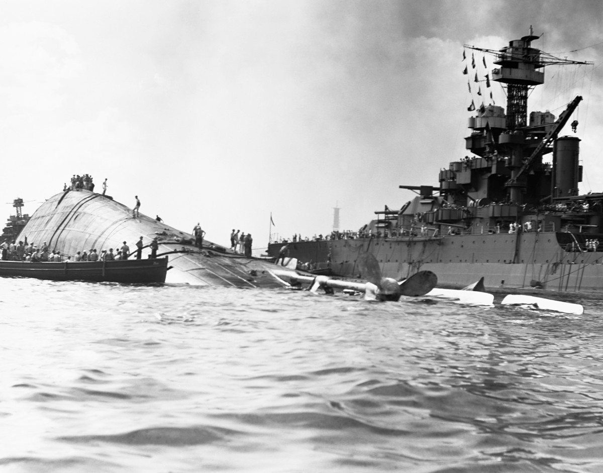 Lần đầu tiên nước Mỹ bị nước ngoài tấn công đó là vào năm 1941 trong trận Trân Châu Cảng khi Nhật đánh úp nước này một cách bất ngờ không báo trước. Một lực lượng lớn hạm đội Thái Bình Dương của Mỹ ở đảo Hawaii đã bị thiệt hại nặng nhưng kèm theo đó là cơn tức giận của gã Khổng Lồ. Nguồn ảnh: TA.