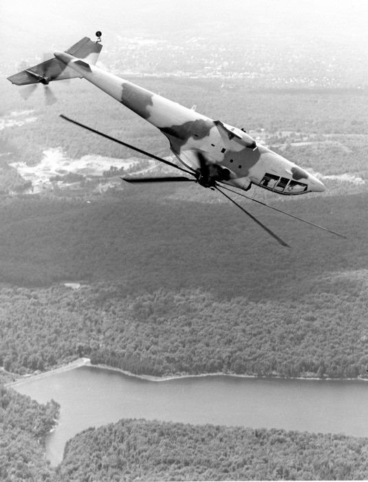 Đáng tiếc là cả ba cái tên kể trên đều không lọt được vào mắt xanh của quân đội Mỹ, cuối cùng lực lượng Lục quân phải tự bắt tay vào thiết kế Chương trình Trực thăng Tấn công Nâng cao và kết quả của nó là siêu phẩm AH-64 huyền thoại tới tận ngày nay. Nguồn ảnh: Pinterest.