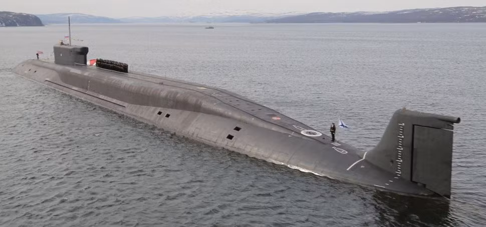 Đề án 955A bắt đầu được Nga công bố từ cuối năm 2009 nhưng sau đó đã bị hoãn tới quý một năm 2010 mới bắt đầu triển khai. Hiện thông số kỹ thuật của Borei-A vẫn được Nga giấu kín tuy nhiên nhiều chuyên gia quân sự cho rằng đây sẽ là lớp tàu ngầm cải tiến rất sâu, dự kiến có tính năng kỹ chiến thuật khác hoàn toàn so với các tàu lớp Borei thông thường. Nguồn ảnh: Defence.