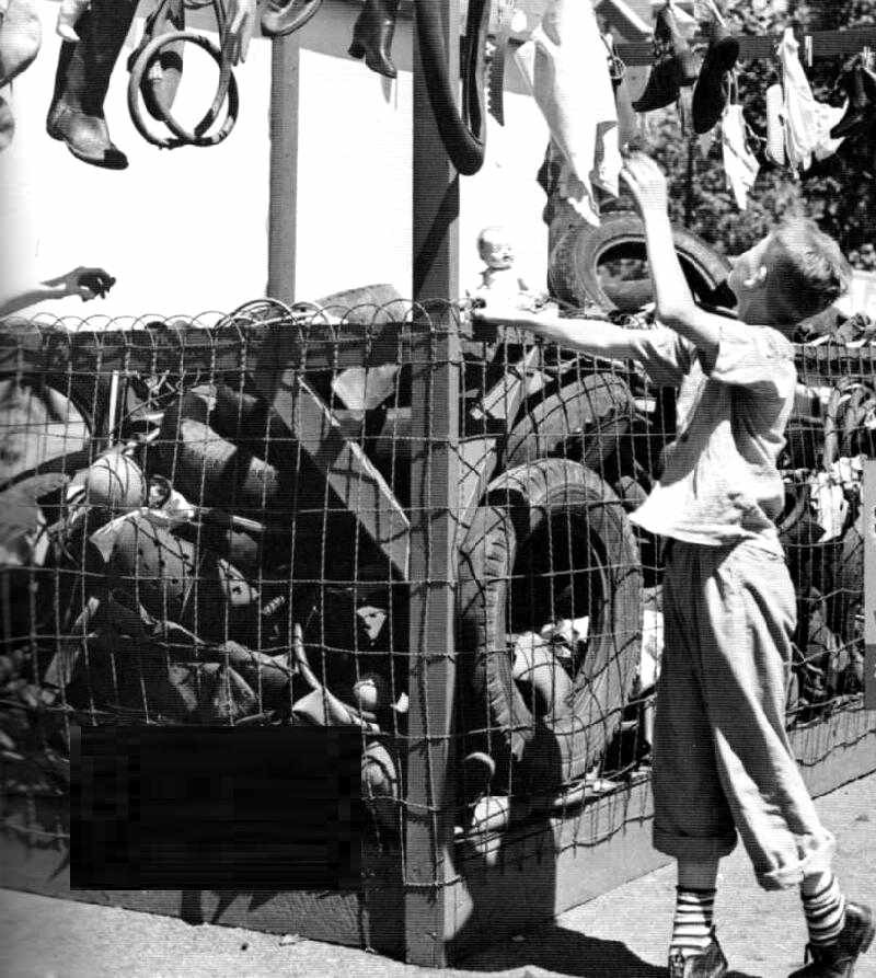 Các nhà khoa học Đức đã tìm ra cách lọc dầu để tạo ra được cao su thô - có tính năng tương đương với cao su tự nhiên. Dù châu Âu cũng có một lượng dầu mỏ rất ít nhưng ít nhất, chừng đó cũng đủ để tạo ra cao su còn hơn cố trồng loại cây này ở xứ ôn đới. Nguồn ảnh: Warhistory.