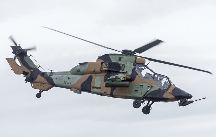 EEurocopter Tiger có trang bị một khẩu pháo 30mm nòng đơn kèm theo khả năng mang theo tên lửa chống tăng, tên lửa không đối không và pháo phản lực phóng loạt loại 70mm. Nguồn ảnh: BI.