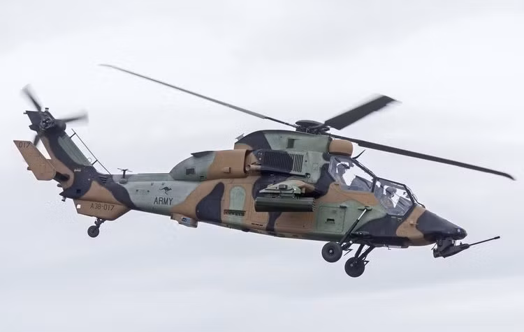 EEurocopter Tiger có trang bị một khẩu pháo 30mm nòng đơn kèm theo khả năng mang theo tên lửa chống tăng, tên lửa không đối không và pháo phản lực phóng loạt loại 70mm. Nguồn ảnh: BI.
