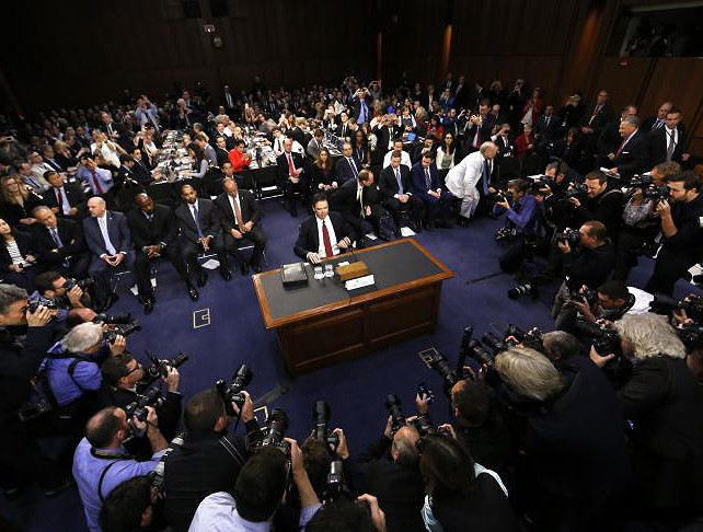 Ngày 9-5-2017: James Comey, Giám đốc Cục Điều tra liên bang Mỹ (FBI)