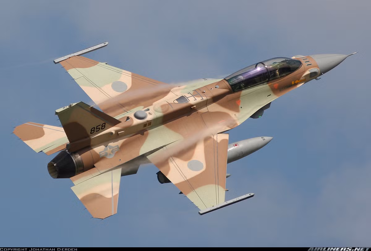 Việc vận chuyển các chiến đấu cơ này từ Israel tới Croatia cũng được coi là nhiệm vụ của phía Israel trong khoản hợp đồng này. Croatia sẽ chỉ việc biên nhận những chiến đấu cơ này tại Israel một lần trước khi chúng được chuyển về tận nhà. Nguồn ảnh: Airliners.