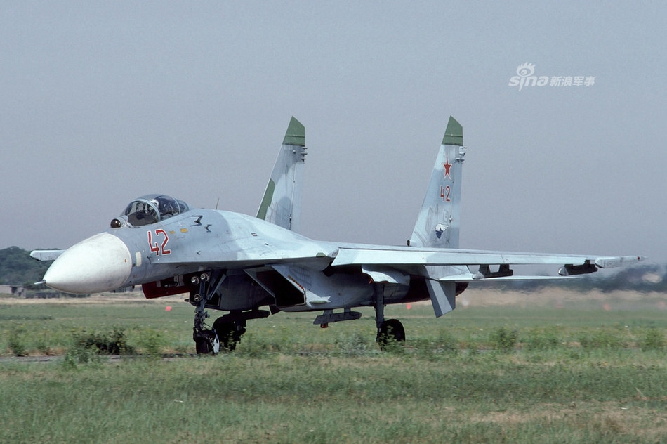 Về cơ bản tới năm 1993, toàn bộ các căn cứ quân sự của Liên Xô đặt tại các nước Đông Âu trước kia đều đã được Nga giải tán hết, bỏ lại sau lưng hàng vạn xe tăng, hàng triệu khẩu súng và nhiều nghìn máy bay các loại cho các nước Đông Âu tự xử lý. Nguồn ảnh: Sina.