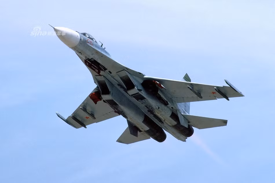 Toàn bộ những chiếc Su-27 này đều bay về nước trong tình trạng không có vũ khí. Các loại vũ khí của Liên Xô trước đây ở căn cứ sân bay này đều được đưa về nước bằng máy bay vận tải, một số loại ít có giá trị cũng bị bỏ lại trong kho cho Ba Lan tuỳ ý sử dụng. Nguồn ảnh: Sina.