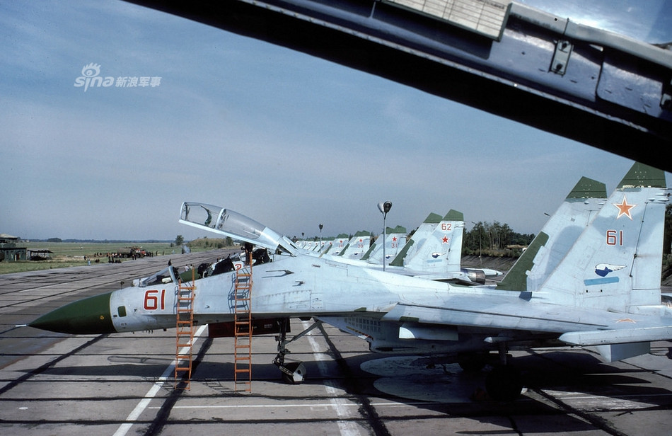 Sau khi Liên Xô tan rã, một số lượng lớn phi công cùng nhân viên mặt đất ở sân bay Kluzevo này đã... tự ý bỏ về nước do họ không còn nhận được hậu cần hay bất cứ chỉ thị gì khiến việc đưa máy bay về Nga bị đình trệ cho tới tận năm 1992. Nguồn ảnh: Sina.