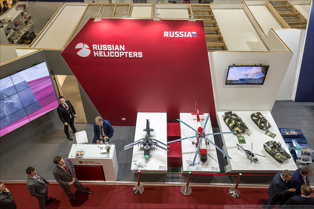 Các trực thăng được Russian Helicopter mang tới triển lãm quốc phòng EDEX-2018 bao gồm trực thăng tấn công Ka-52 và trực thăng vận tải siêu trường siêu trọng Mi-26. Nguồn ảnh: BMDP.