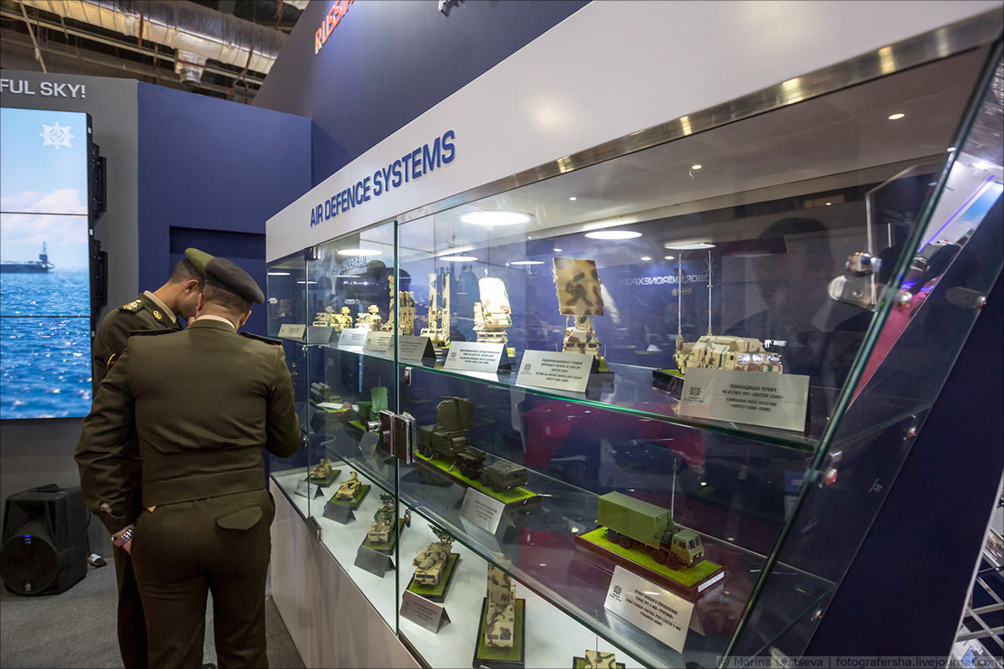 Truyền thông Nga nhận định, trọng tâm của cuộc triển lãm quốc phòng EDEX-2018 chủ yếu nằm trong... tủ kính. Nguồn ảnh: BMDP.