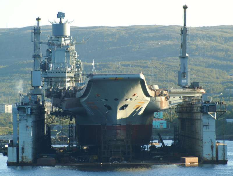 Tuy nhiên Hải quân Nga vẫn khẳng định, tàu sân bay Kuznetsov sẽ vẫn được hạ thuỷ đúng hạn vào cuối năm 2020 tới đây. Hải quân nước này khẳng định vẫn "chưa tìm thấy lý do gì dẫn tới việc lùi ngày hạ thuỷ con tàu này". Nguồn ảnh: Pinterest.