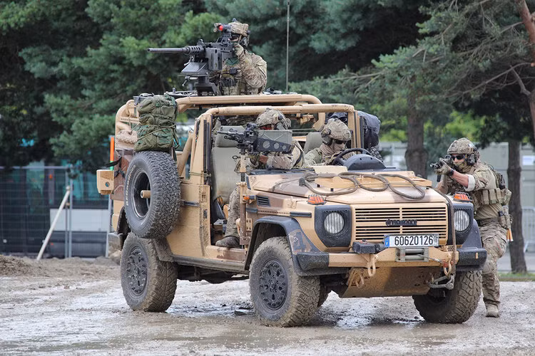 Năm ngoái, Pháp bắt đầu triển khai các lực lượng tình báo của mình một cách "danh chính ngôn thuận" tới Syria và chính thức tham gia vào cuộc chiến tình báo chống IS cùng các đồng minh của mình tại đây. Nguồn ảnh: BI.