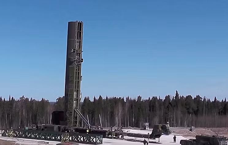 Tầm hoạt động của RS-28 Sarmat được Nga công bố có thể lên tới 10.900km và tốc độ tối đa nó có thể đạt được lên tới Mach 20.7. Đây là tốc độ siêu siêu âm cực kỳ khó bị phát hiện và bị đánh chặn với các hệ thống phòng không đương thời. Nguồn ảnh: Huayi.