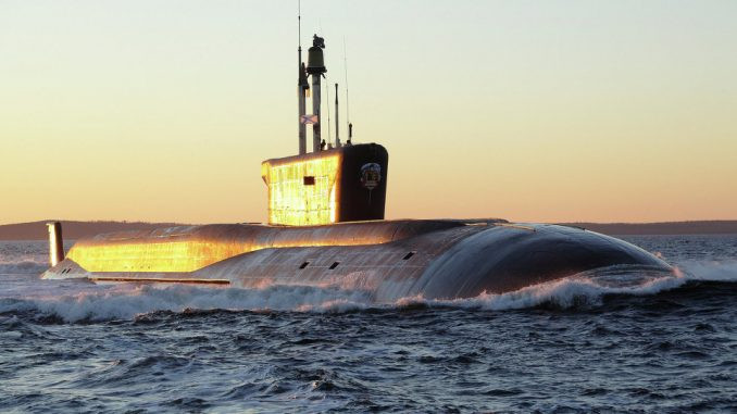 Tuy nhiên, nhiều nguồn tin cũng cho rằng, khả năng mang theo tên lửa đạn đạo của Borei-A cũng chỉ giống với người tiền nhiệm của mình - nghĩa là vào khoảng 16 tên lửa hành trình Bulava cùng 10 đầu đạn hạt nhân. Nguồn ảnh: Defence.