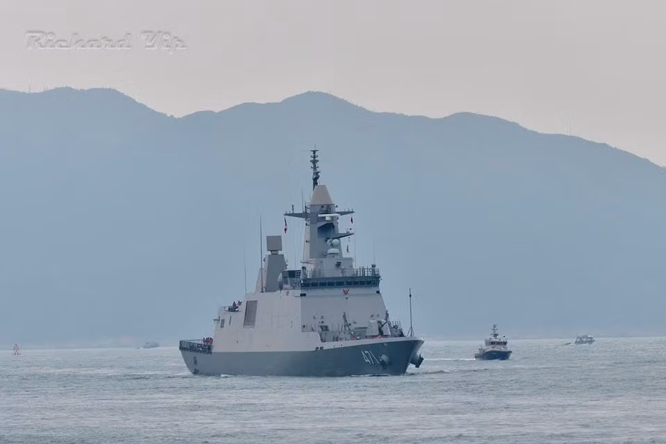 Hình ảnh tàu HTMS Tachin tiến vào Cảng Victoria, Hong Kong trong hôm 26/12. Nguồn ảnh: Richard Yip