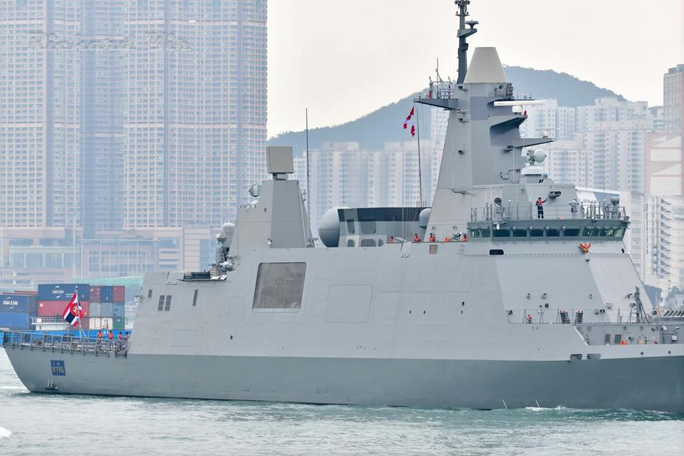Đây là các khu trục tàng hình, mang trong mình cực kỳ nhiều công nghệ tiên tiến và dàn vũ khí cực khủng bao gồm một khẩu pháo 76mm và 1 pháo cao tốc 20mm Phalanx để phòng thủ tầm gần. Nguồn ảnh: Richard Yip