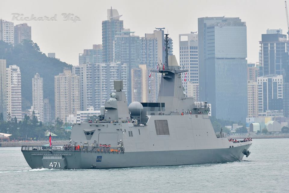 Bên cạnh hệ thống vũ khí trên, tàu HTMS Tachin cũng được trang bị một sàn đáp trực thăng phía sau đuôi tàu và có thể mang theo một trực thăng hải quân. Nguồn ảnh: Richard Yip