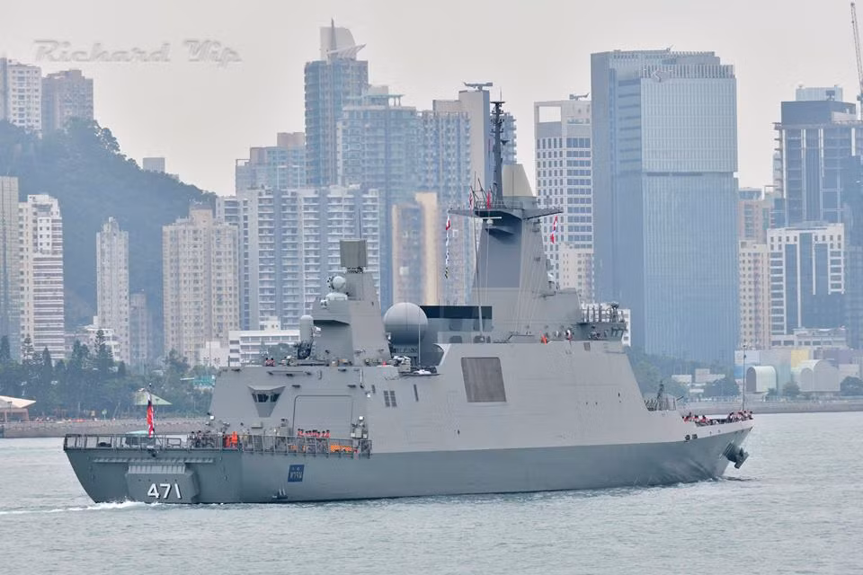 Bên cạnh hệ thống vũ khí trên, tàu HTMS Tachin cũng được trang bị một sàn đáp trực thăng phía sau đuôi tàu và có thể mang theo một trực thăng hải quân. Nguồn ảnh: Richard Yip