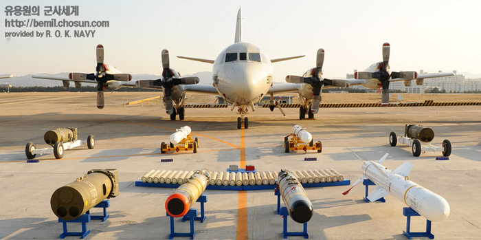 Nếu Việt Nam có thể mua được P-3 Orion, chúng ta sẽ cực kỳ có lợi khi sở hữu một loại máy bay đa nhiệm - có giá trị khi nó vừa đảm bảo được vai trò săn ngầm, lại vừa làm nhiệm vụ của máy bay ném bom nguy hiểm. Nguồn ảnh: Chosun.